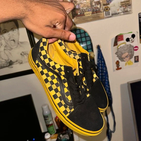 Shoes - Picture 6 of 8